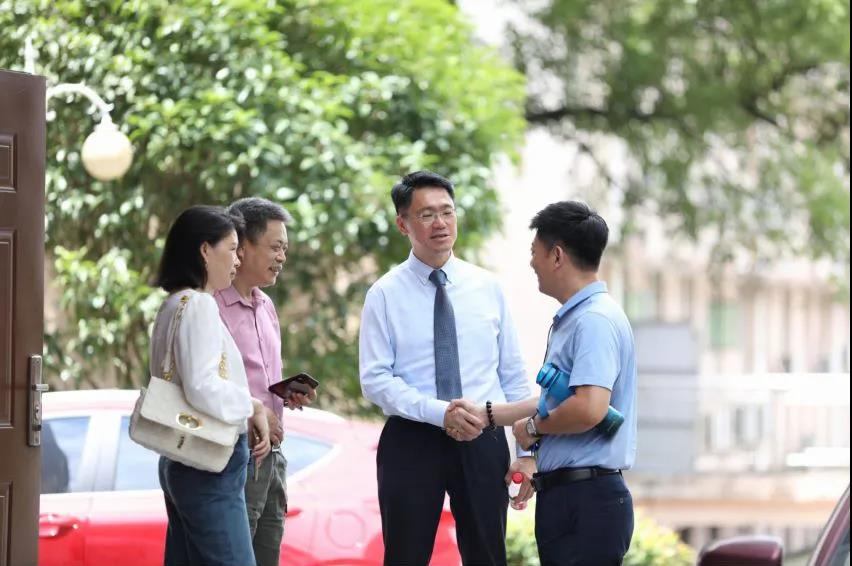 康立明生物首席运营官廖吉弘先生与长沙县卫健局唐锋局长一行亲切交流